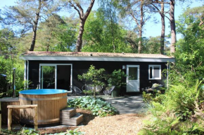 Mooi 4p Wellness chalet in het Bos met finse Sauna en Hottub
